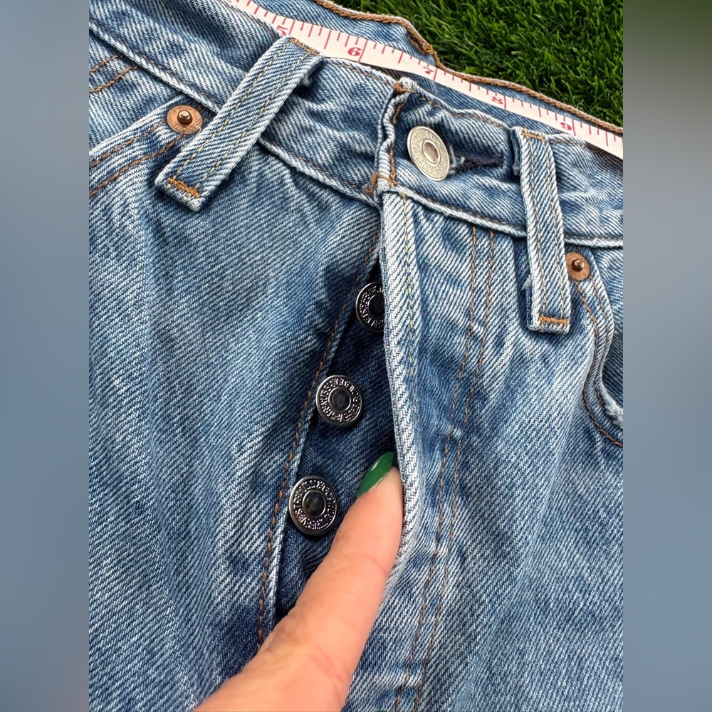 Levi's Straight Leg Jeans - Light Blue Wash - Picture 4 of 10